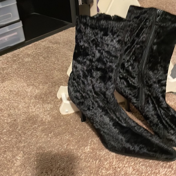 Velvet black booties heels pointed toe soft fabric lined size 6 OPEN To OFFERS - Picture 10 of 11